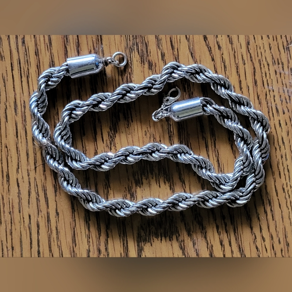 Awesome Vintage MONET Heavy Chunky Silver ToneMetal Twist Rope Chain Necklace U